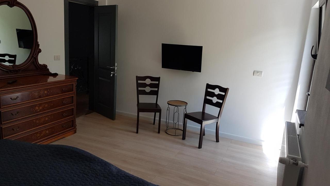 Casa Magnolia Hotel Douazeci si Trei August Ngoại thất bức ảnh