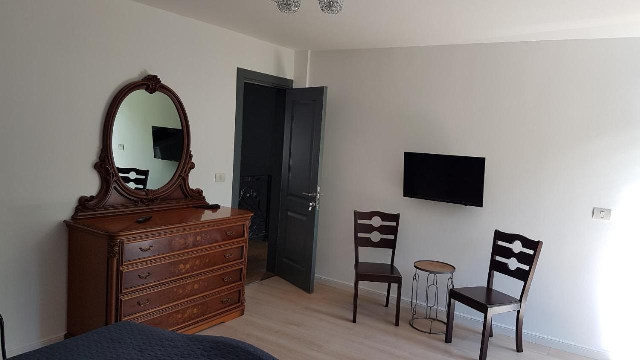 Casa Magnolia Hotel Douazeci si Trei August Ngoại thất bức ảnh